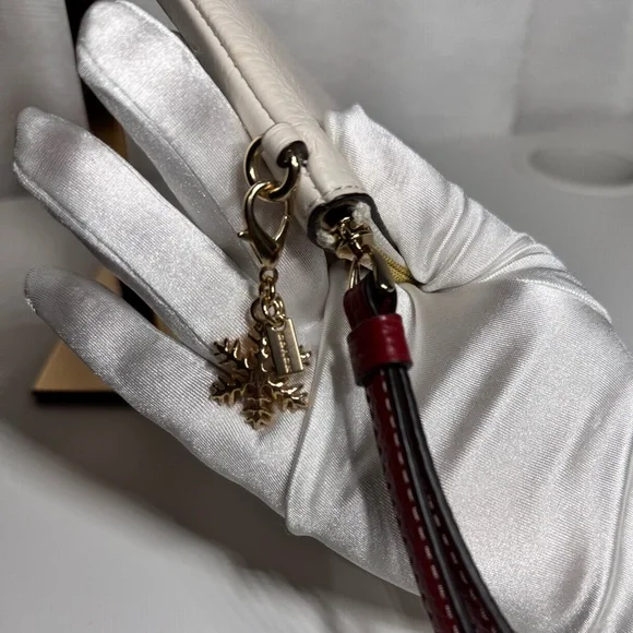 Coach Snowflake Bear Corner Zip Wristlet Wallet - Picture 8 of 9